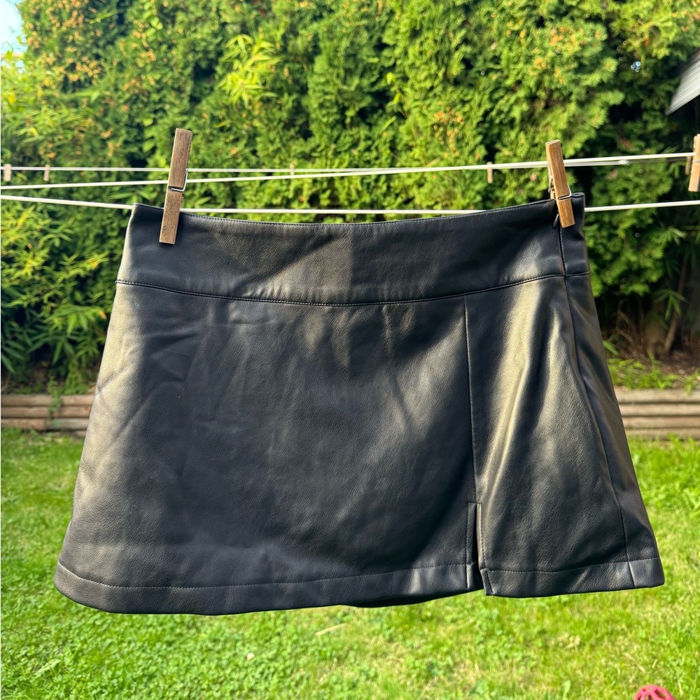 Garage skirt